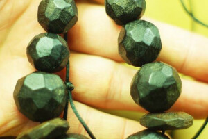 Lule i nakit od fosiliziranog hrasta