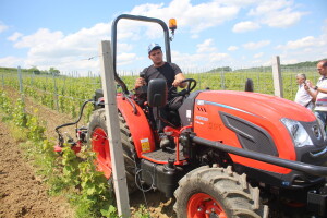 Demo Day traktora Kioti i strojeva za rad u vinogradu ID David