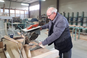 Aca Marković iz Balajnca u svojoj stolarskoj radionici