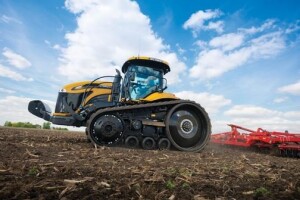 Traktor Challenger MT700D