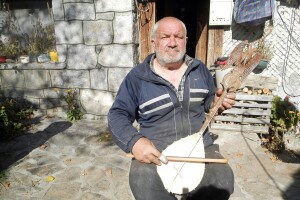 Gusle Tome Obućine gude o junaštvu širom sveta