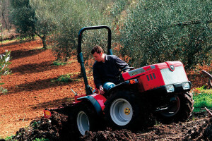 Traktor Antonio Carraro Tigre Country