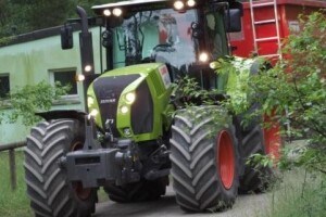 Traktor Claas ARION 600