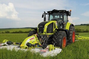 Traktor Claas AXION 900