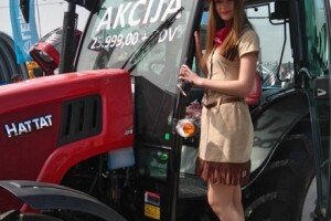 Djevojke uz ruske i turske strojeve