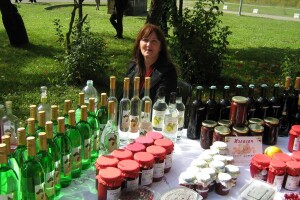 Drvena kašika, puno vremena i strpljenja za savršeni mućeni pekmez od drenjina