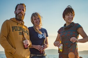 Zadružno pivo: Svi bi Plavušu i Neposlušnu iz Brloga!