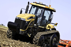 Traktor Challenger MT700C