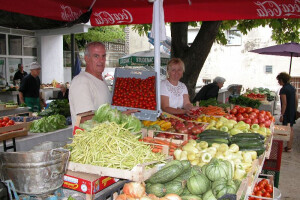 Kvalitetni, svježi povrćarski proizvodi OPG Suzana Bogdan na sinjskoj tržnici