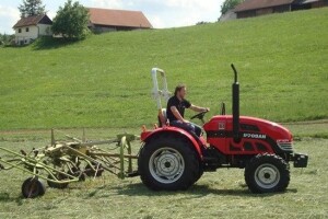 Traktor Impodan DF 404