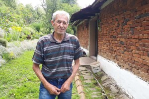 Dragiša do prodavnice pešači 24 kilometra, ali neće da napusti kućni prag