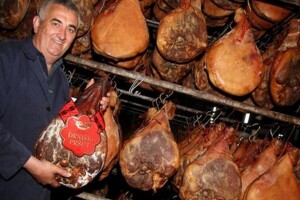 Motivi Nacionalnog pršuta u Sinju