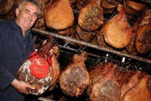 Nacionalni sajam pršuta u Gradu Sinju