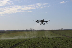DJI dronovi prskalice na baranjskim oranicama