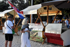 Sajam malih OPG-ova na Rivi u Zadru