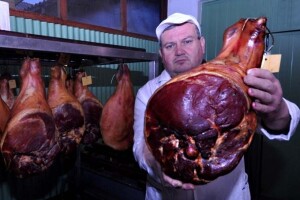 Koja je tajna proizvodnje dobre i sočne uskrsne šunke?