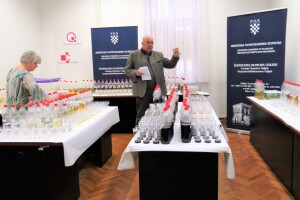 14. Edukacijsko ocjenjivanje kvalitete voćnih rakija i likera u HGK ŽK Osijek
