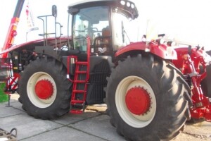 Versatile traktor