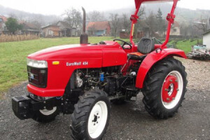 Traktor EuroWolf 454