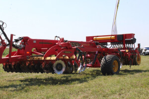 Multitiler Vaderstad TopDown 300