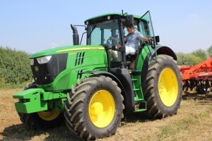 John Deere na FarmShow 2015