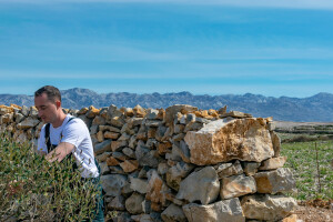 Pothvat Filipa Mandičića na Pagu: Podigao skoro dva metra visoki suhozid