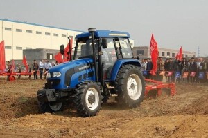 Traktor Foton FT 904