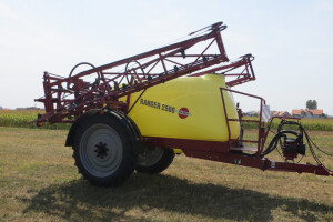 Vučena prskalica Hardi Ranger 2500