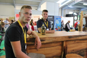 Mladi Đakovčani u Sloveniji prodaju namještaj od slavonske hrastovine