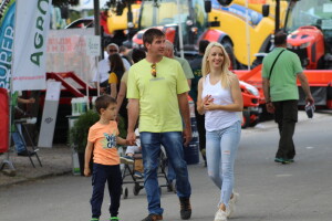 U prolazu, Novosadski sajam