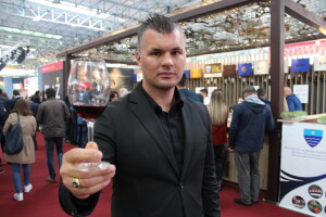 Vina Rubis, Oliver Mandarić