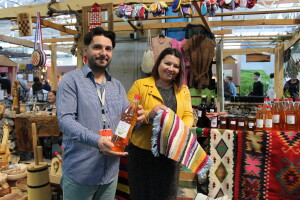 Dženan i Merima Delić na sajmu u Mostaru