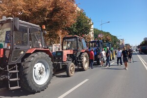 Protest ispred zgrade Banovine u Novom Sadu