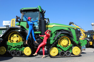 John Deere 8RX traktor gusjeničar