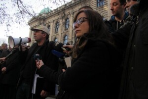 Protest ispred Skupštine okupio 500 demostranata