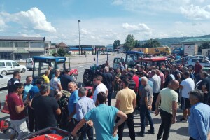 Protestna vožnja malinara