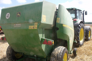 John Deere balirka F441M