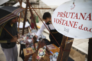 Dani hrvatskog pršuta - Kiša rastjerala pršutare. sirare i vinare