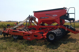 Sijačica KUHN Espro 6000 R i traktor John Deere 7230 R