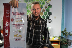 Iz Rakitovice dolazi prva domaća suha hrana za pse