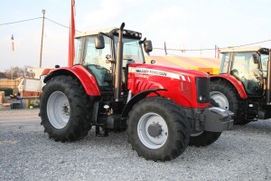 Traktor Massey Ferguson 7400
