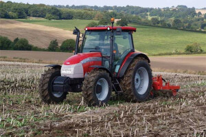 Traktor McCormick T-Max