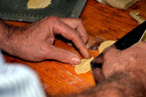 Dragomir Stojković ekonomista iz Kragujevca je majstor za slavski kolač