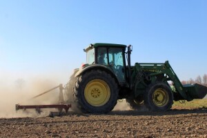 Priprema za proljetnu sjetvu u valpovačkom kraju