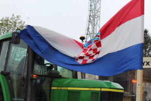 Prosvjed poljoprivrednika u Čepinu