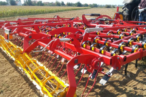 Sjetvospremač Väderstad NZ Aggressive 600 i traktor Valtra T 194 HiTech