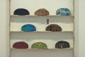 Kostimografkinja od srpske šajkače napravila modni detalj - šik šajkaču