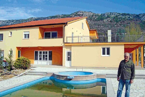 Sve više lijepih obiteljskih kuća s bazenima u Zagori