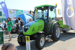 Traktor Tuber 50 s novom kabinom