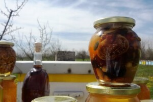 Koje voće najbolje ide uz med?